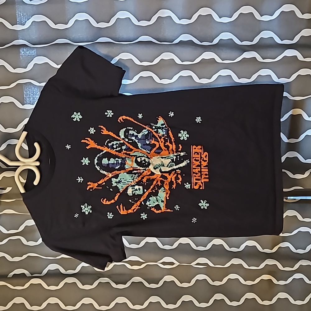 🌟3/$25🌟Strangers Things Mens' Small  Graphic Print-T-Shirt